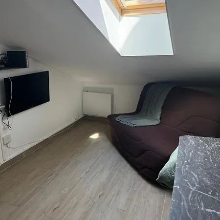 Appartement Mansarde à 1 Min De La *